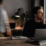 «Y tú qué haciendo»: la pregunta que define tu valor